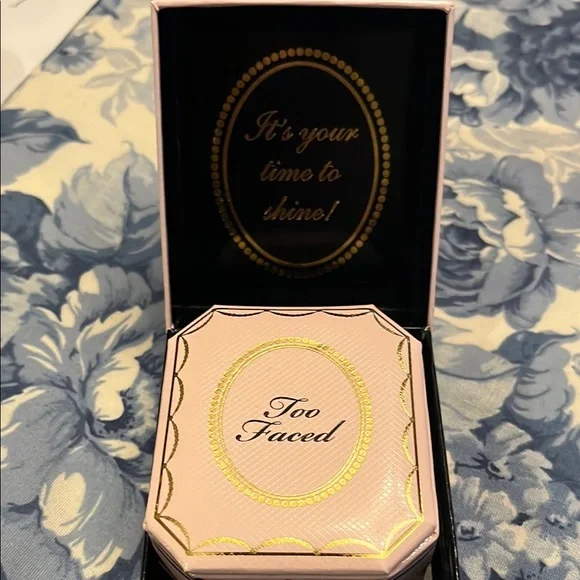 Too Faced Diamond Fire Highlighters - Picture 2 of 8